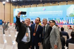 5月份的两件事联动着全球 