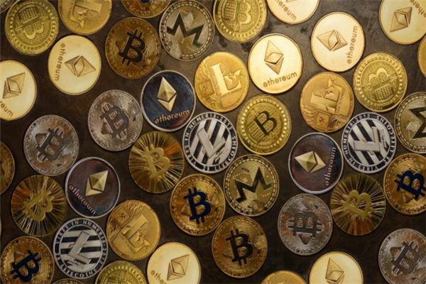 美股异动 加密货币概念股集体重挫 Coinbase(COINUS)大跌逾13%